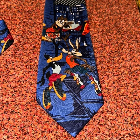 Vintage Looney Tunes Tie - Picture 2 of 4
